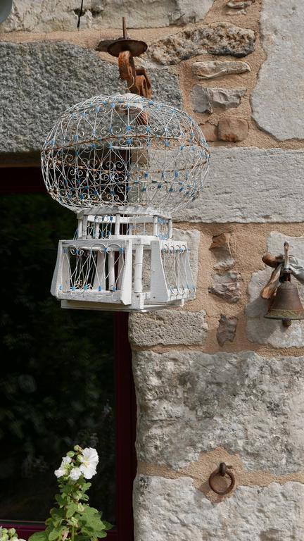 Bed and Breakfast La Cage Aux Oiseaux La Lande-de-Goult Екстер'єр фото