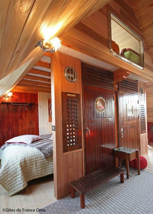 Bed and Breakfast La Cage Aux Oiseaux La Lande-de-Goult Екстер'єр фото