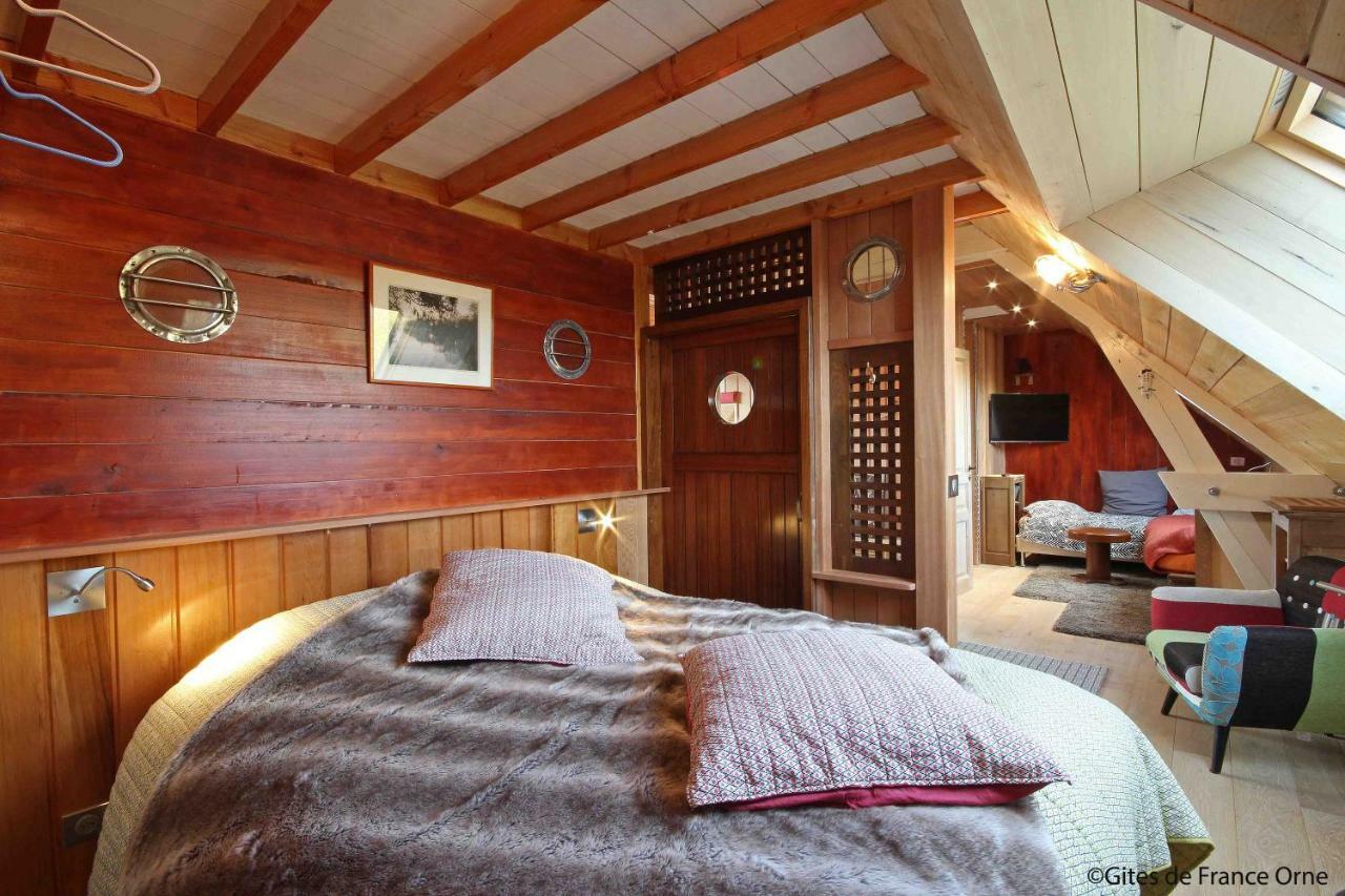 Bed and Breakfast La Cage Aux Oiseaux La Lande-de-Goult Екстер'єр фото